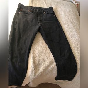 Black 501 Levi’s mid rise jeans
